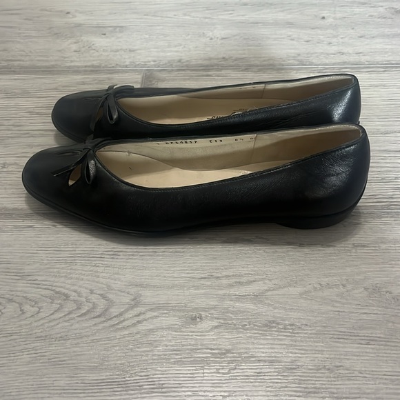Salvatore Ferragamo leather slip ons size 8 1/2 - Picture 2 of 7
